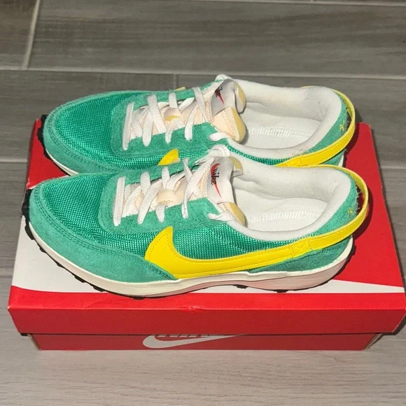 Nike Waffle Debut Wing Women Sneakers - Picture 1 of 4